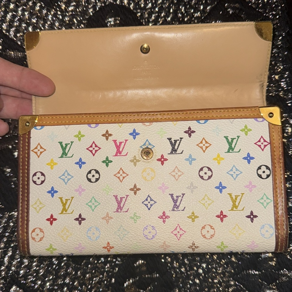 Women’s or Men’s Louis Vuitton MURAKAMI monogram Porte Trevor Wallet! Preloved❤️ - Picture 7 of 17